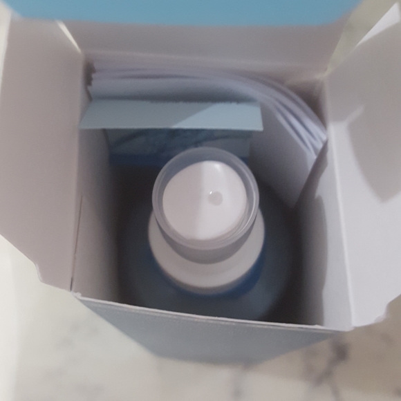 Algenist NIB Splash Hydrating Setting Spray - Picture 4 of 6